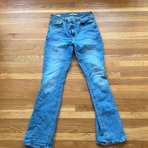 Levi’s 725 High Rise Bootcut Jeans